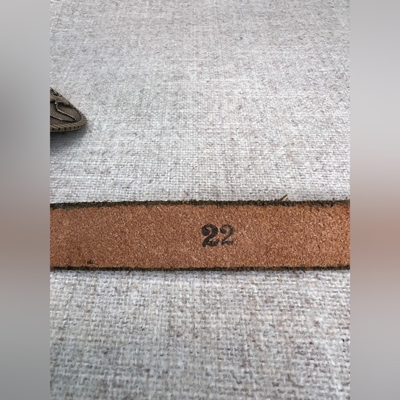 VTG childs Award Design Medals brass buckle, calf roping, w/ tooled leather belt - Picture 6 of 9